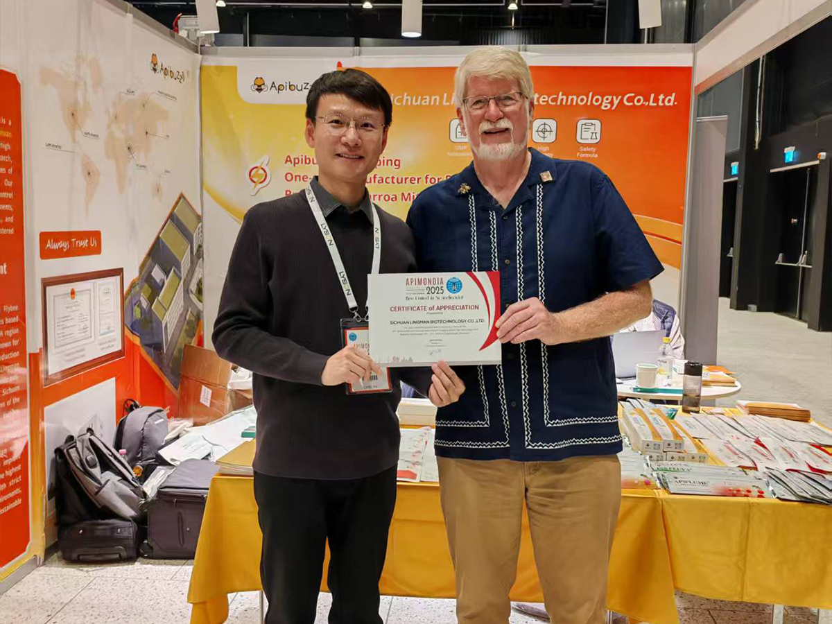 أبيبوز يحضر مؤتمر أبيمونديا 49 ، منظمة تربية النحل